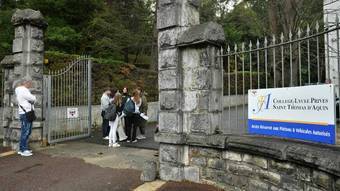 You are currently viewing Professora morre após ser esfaqueada por aluno em escola francesa