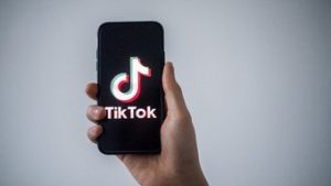 Read more about the article Comissão Europeia proíbe funcionários de usaram o TikTok em celulares oficiais