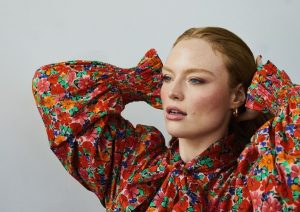 Read more about the article Freya Ridings lança o single “Face in the Crowd” inspirada pelo Pop setentista; ouça