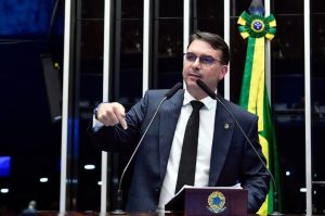 Read more about the article Senador pede ao CNJ afastamento do novo juiz da Lava Jato