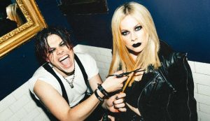 Read more about the article Avril Lavigne faz performance surpresa em show de Yungblud