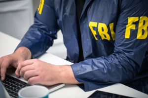 Read more about the article Fim do mistério: diretor do FBI diz se pandemia teve início no laboratório de Wuhan