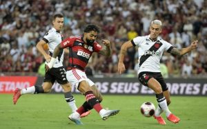 Read more about the article Gabigol se manifesta sobre trabalho de Vítor Pereira e afirma: “A gente tem que ser calmo”