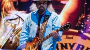 Read more about the article Gary Rossington, que sobreviveu à queda do avião que matou parte do Lynyrd Skynyrd, morre aos 71 anos