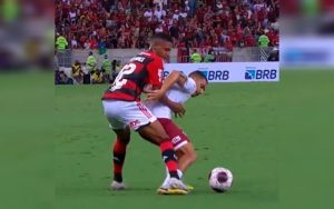 Read more about the article Varmengo? Árbitro anula gol legal do Flamengo em jogo contra o Fluminense