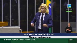 Read more about the article Parlamentares querem cassação de Nikolas Ferreira após discurso criticando mulheres trans