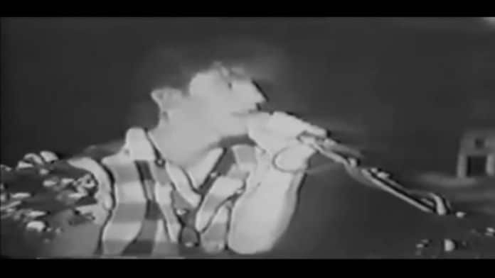 You are currently viewing Antes da fama: vídeo mostra Trent Reznor (Nine Inch Nails) adolescente cantando hit de Billy Idol