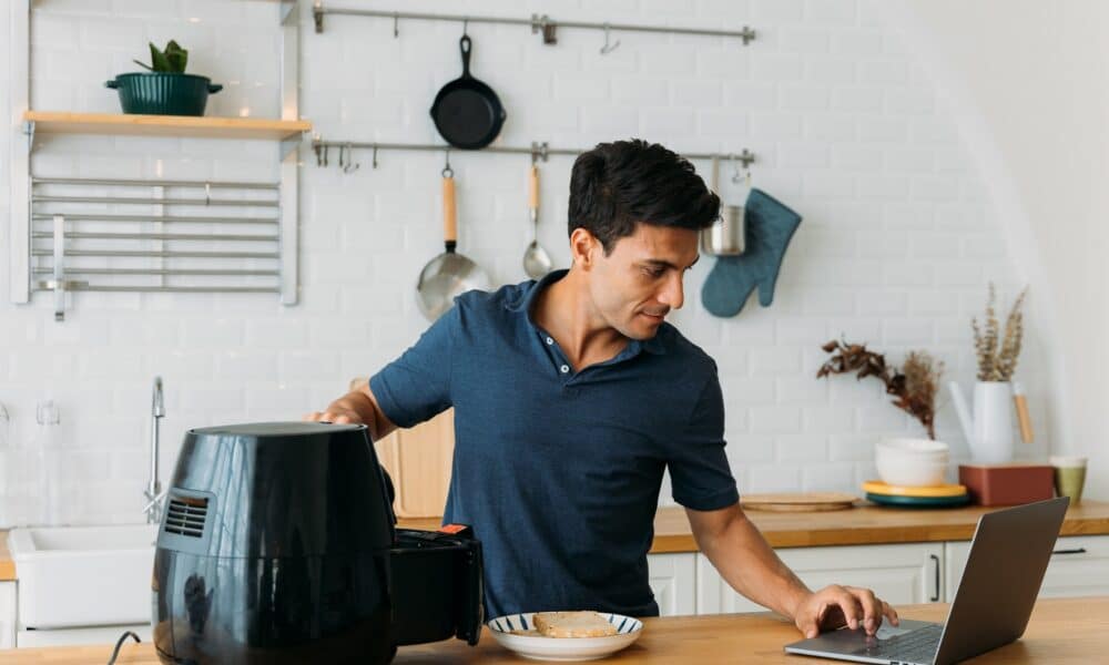 Read more about the article Alerta na cozinha: Por que fazer pipoca na air fryer pode ser perigoso?