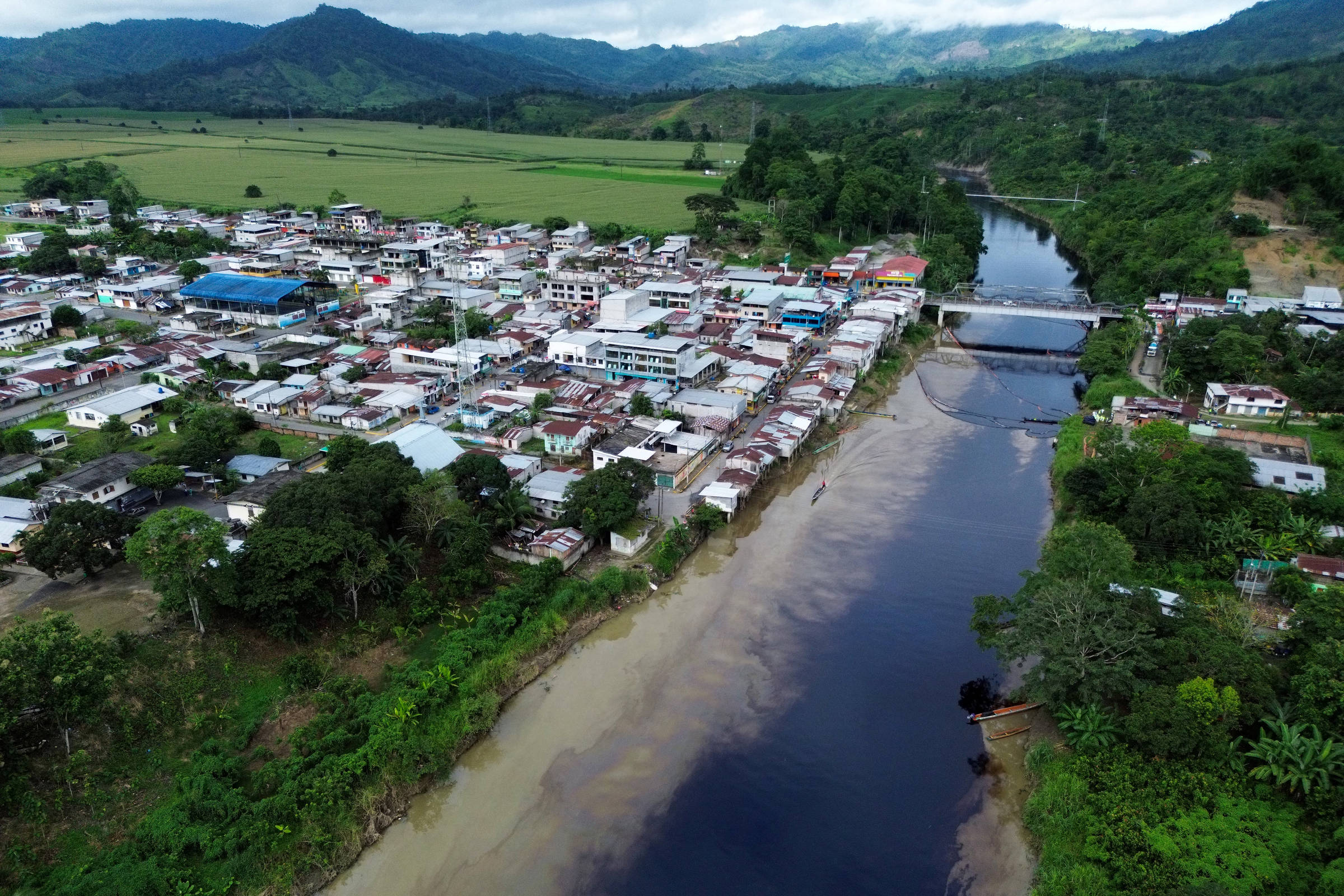 You are currently viewing Vazamento de petróleo no Equador deixa ao menos 15 mil afetados