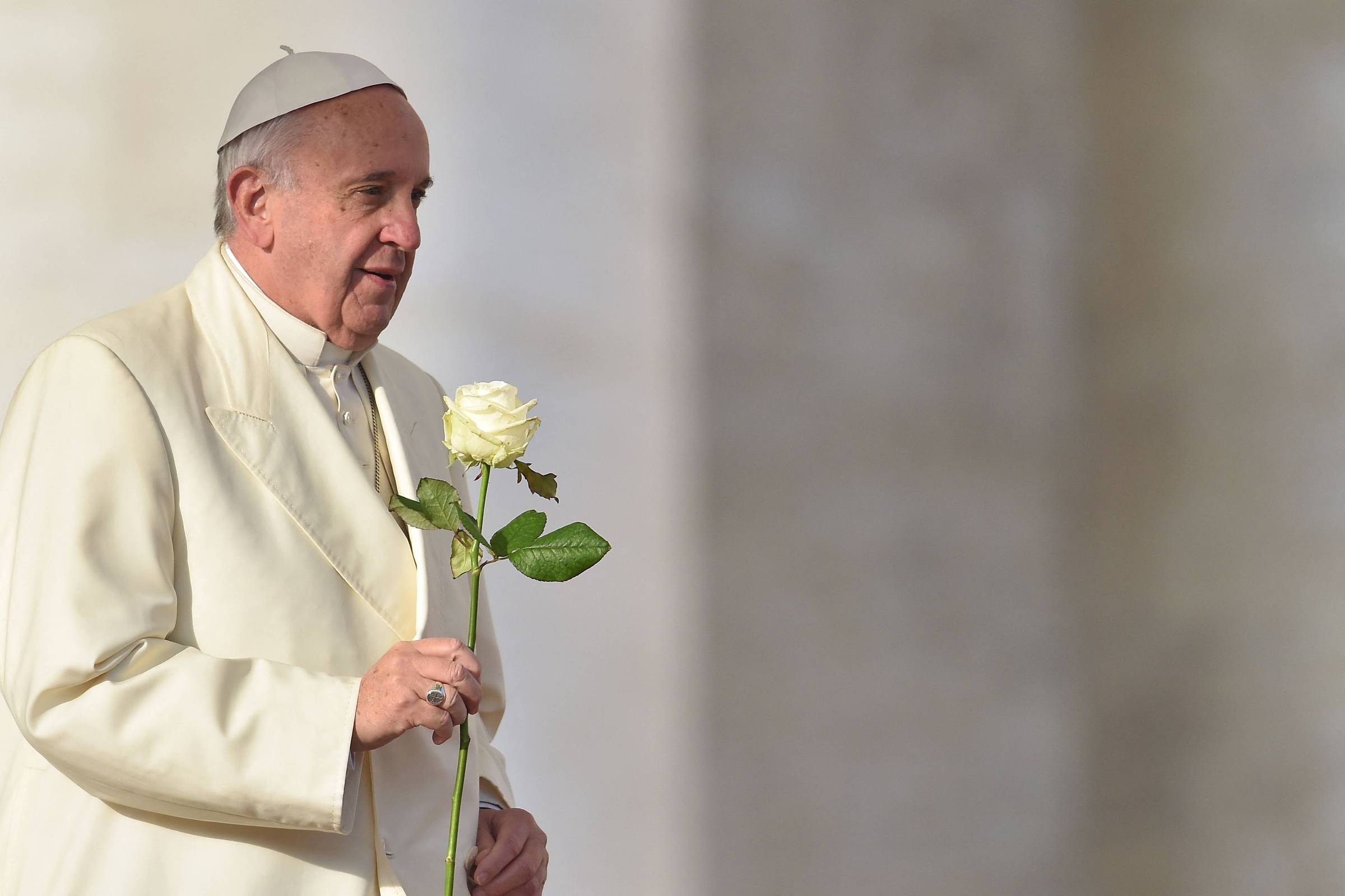 You are currently viewing Papa Francisco precisa reaprender a falar após tratamento, diz cardeal